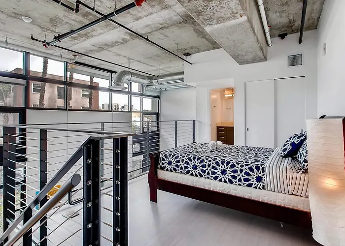 Amazing 1 Bedroom Loft W 1.5 Baths!