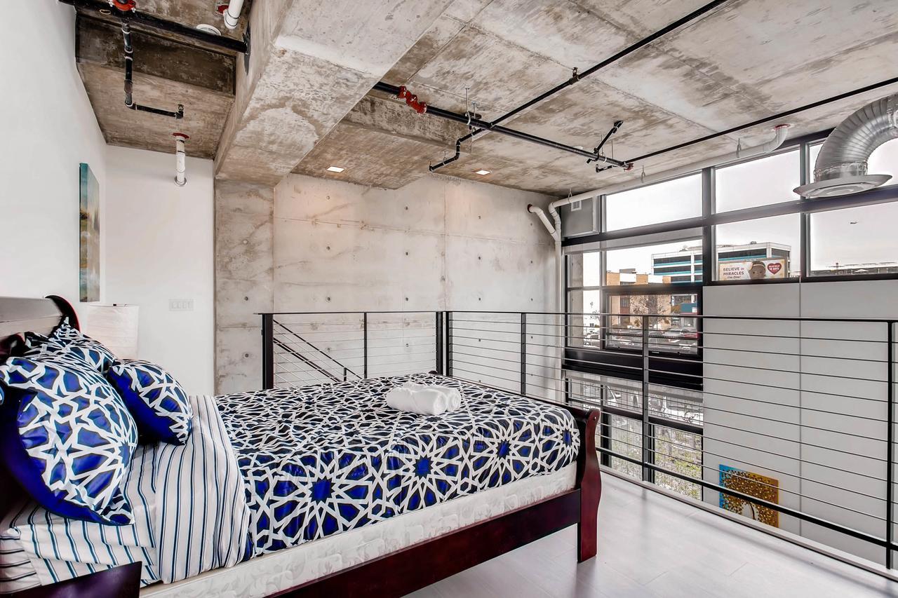 Amazing 1 Bedroom Loft W 1.5 Baths * San Diego